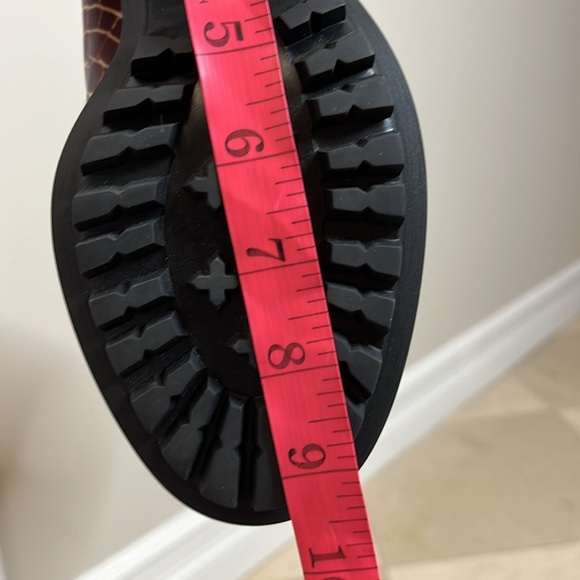 ⭐️ NWT Vera Gomma fashionable boots- size 35 - Picture 15 of 16